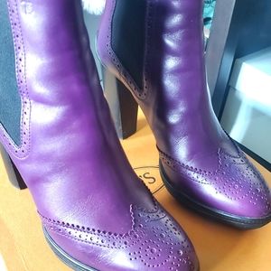 Tod's leather rubber soled platform booties